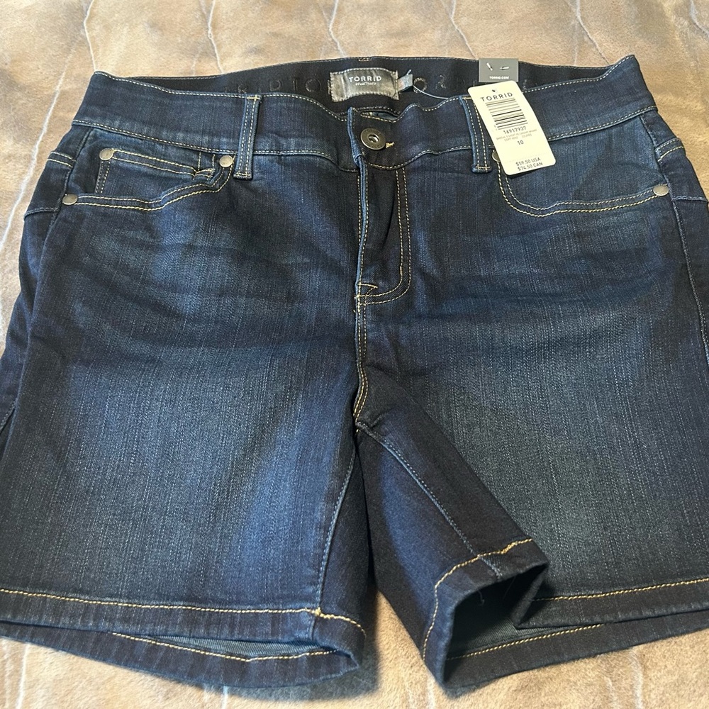 BOMBSHELL Dark Blue Denim Shorts 😍